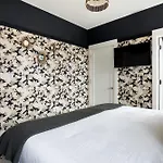 Apartment Stylish Boho Courtyard Loft With King Beds In 12s At 1 Of 7 Themed Lofts At Cowrite, Find Coffee And Tacos Downstairs, Complimentary Spin Class, Walk To Shopping In 12 South, 10 Minutes To Broadway, Parking, 24 Hr Hospitality Nashville