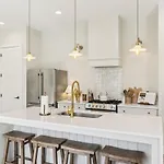 Rooftop, Firepit, King, Smart Tvs, 6min Drive To Broadway *
