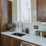 Storybook - Perfect For Couples And Solo Travelers Apartment Nashville