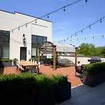 Courtyard Penthouse, Kings Beds & Soaring Ceilings, 1 Of 7 Themed Lofts At Cowrite, Find Coffee And Tacos Downstairs, Complimentary Spin Class, Walk To Shopping In 12 South, 10 Minutes To Broadway, Parking, 24 Hr Hospitality