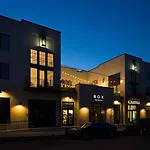 Soaring Ceilings & King Beds Overlooking Courtyard, 1 Of 7 Themed Lofts At Cowrite, Find Coffee And Tacos Downstairs, Complimentary Spin Class, Walk To Shopping In 12 South, 10 Minutes To Broadway, Parking, 24 Hr Hospitality Apartment Nashville