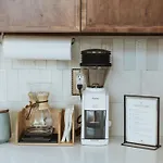 Storybook Nashville Guesthouse - Perfect For Couples And Solo Travelers