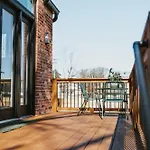 Apartment Storybook - Perfect For Couples And Solo Travelers *