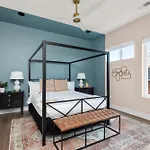 Holiday home Modern 2-bedroom In
