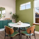 Modern 2-bedroom In