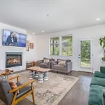 Verde Heights-Sleeps 12-In Cumberland Heights