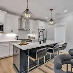 Ensemble-4 Unit Combo-8 Mins To Broadway Holiday home