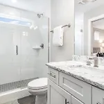Holiday home Cypress - Private Rooftop Patio - Mins To Broadway *