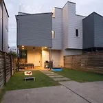 3Br And 3Ba 5 Min Dt Firepit Patio And Sleeps 10