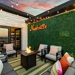 Private Rooftop Near Vanderbilt Only 2 Miles From Downtown Holiday home *