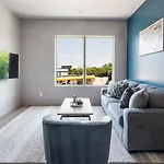 Landing - Inglewood Apartment *