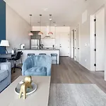 Landing - Inglewood Apartment *