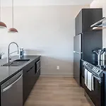 Landing - Inglewood Apartment *