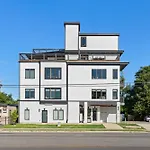 Only 4 Miles To Broadway With Free Parking And Tvs In Bedrooms