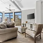 Luxurious Downtown-2 Bed 2 Bath Corner 2M