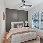 New 2 Luxe Townhomes With Rooftops Sleeps 24 Holiday home Nashville