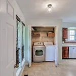 Group Haven Retreat- 2 Min To Lake! 15 Min To Dt!