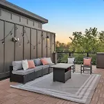 Holiday home New 2 Luxe Townhomes With Rooftops Sleeps 24