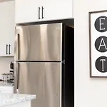Luxurious Downtown 2 Bedroom 2 Bath With Views 1m
