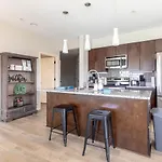 View 621 Holiday home *