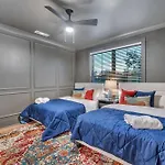 New 2 Luxe Townhomes With Rooftops Sleeps 24 Holiday home