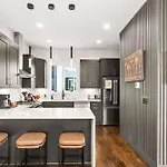 2 Adjacent Luxury Homes Rooftop Decks & Game Holiday home Nashville