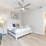 Luxurious Downtown 2 Bedroom 2 Bath With Views 1m *