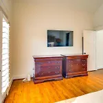 Walk To 12 South Getaway With Outdoor Dining!