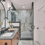 New 2 Luxe Townhomes With Rooftops Sleeps 24 *