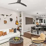 2 Adjacent Luxury Homes Rooftop Decks & Game Holiday home *