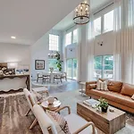 Group Haven Retreat- 2 Min To Lake! 15 Min To Dt!