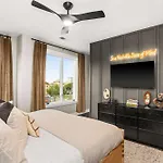 2 Adjacent Luxury Homes Rooftop Decks & Game Holiday home Nashville