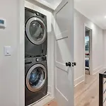 New 2 Luxe Townhomes With Rooftops Sleeps 24