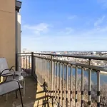Luxurious Downtown Corner Views 2 Bed 2bath 61 Holiday home Nashville