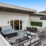 Luxe Getaway With Hot Tub