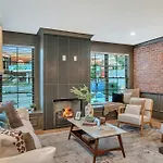 New 2 Luxe Townhomes With Rooftops Sleeps 24 Holiday home