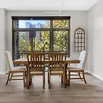 Luxurious Downtown-2 Bed 2 Bath Corner 2M