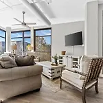 Luxurious Downtown-2 Bed 2 Bath Corner 2m * Nashville