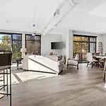 Luxurious Downtown-2 Bed 2 Bath Corner 2m * Nashville