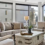 Luxurious Downtown-2 Bed 2 Bath Corner 2M