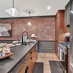 New 2 Luxe Townhomes With Rooftops Sleeps 24 Holiday home