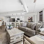 Luxurious Downtown-2 Bed 2 Bath Corner 2m Holiday home Nashville
