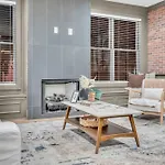 Holiday home New 2 Luxe Townhomes With Rooftops Sleeps 24