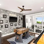 2 Adjacent Luxury Homes Rooftop Decks & Game Holiday home Nashville