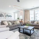 Holiday home Rooftop Hot Tub Fire Pit 8br Near Broadway
