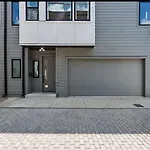 2 Homes With Rooftops & City Views