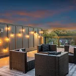 Holiday home New 2 Luxe Townhomes With Rooftops Sleeps 24 *