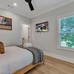 Bass - Private Rooftop - 8 Mins To Broadway