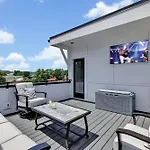 Holiday home Double Treble - 2 Townhomes - Private Rooftops