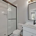 Holiday home Ensemble-4 Unit Combo-8 Mins To Broadway *